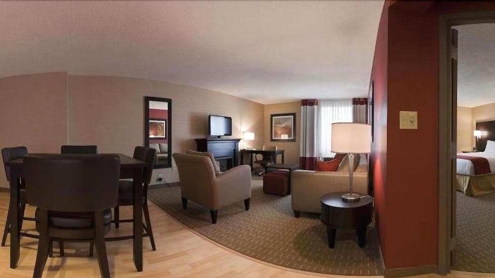 Holiday Inn Express Hotel & Suites Chatham South By Ihg Ngoại thất bức ảnh
