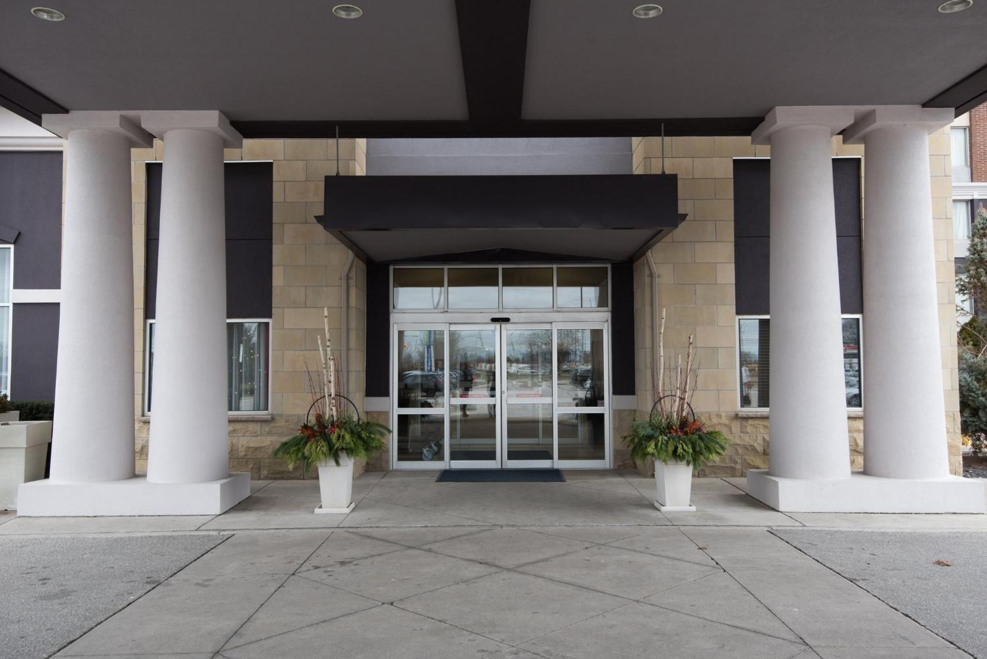 Holiday Inn Express Hotel & Suites Chatham South By Ihg Ngoại thất bức ảnh